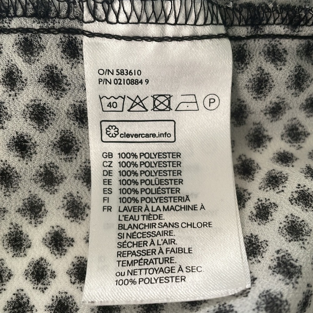H&M blouse size 2 black & white print V neck button down long sleeve w/ elastic - Picture 7 of 11